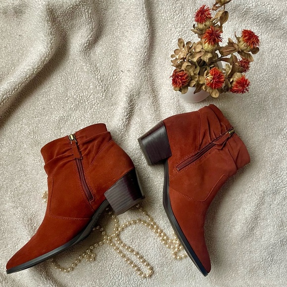 EUC Naturalizer Booties, Sz 9.5 M, Sienna (Burnt Orange), Zipper, Block Heel - Picture 2 of 3